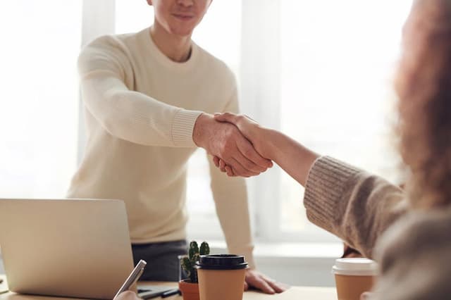 Adding top skills to a resume with Expertresume in 2025
