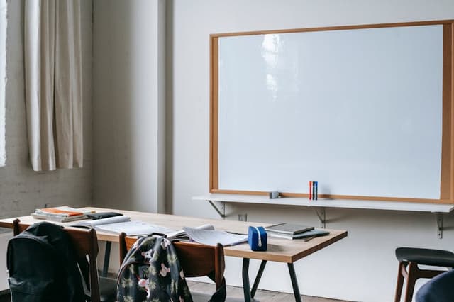 Fresher crafting an ATS-friendly resume with Expertresume in 2025