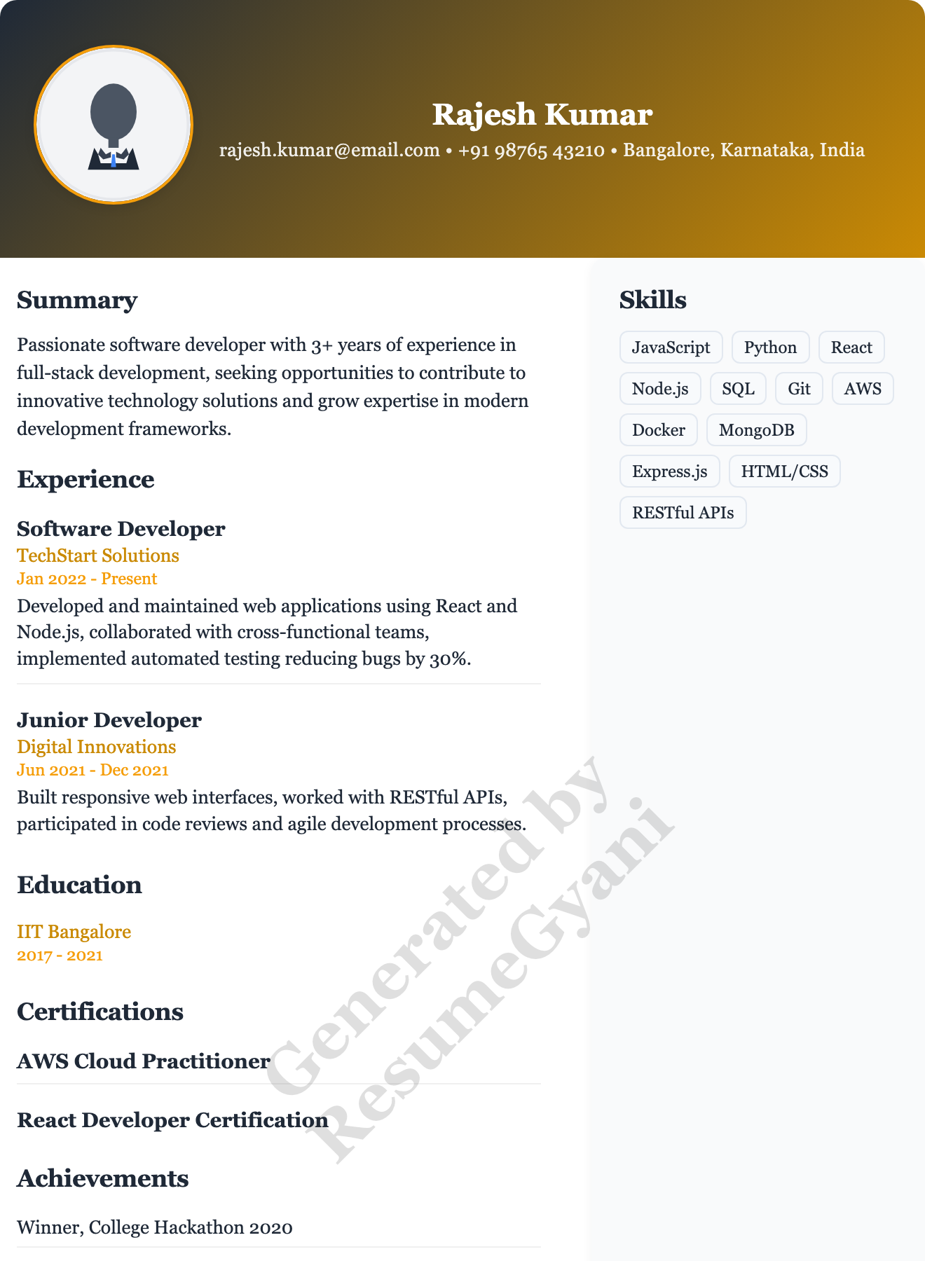 Teacher (Right Sidebar) Resume Template